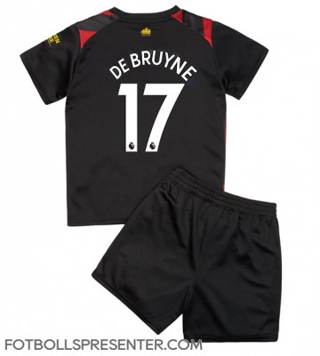 Manchester City Kevin De Bruyne #17 Bortatröja Barn 2022-23 Kortärmad (+ korta byxor)